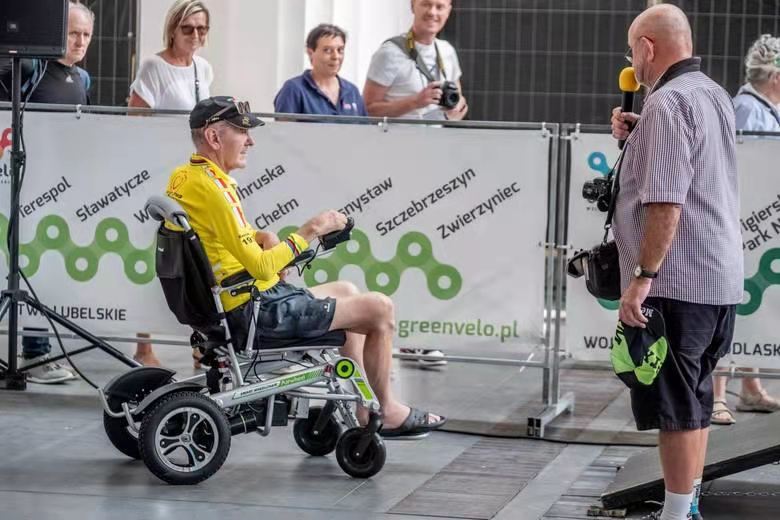 Airwheel H3T electric smart wheelchair